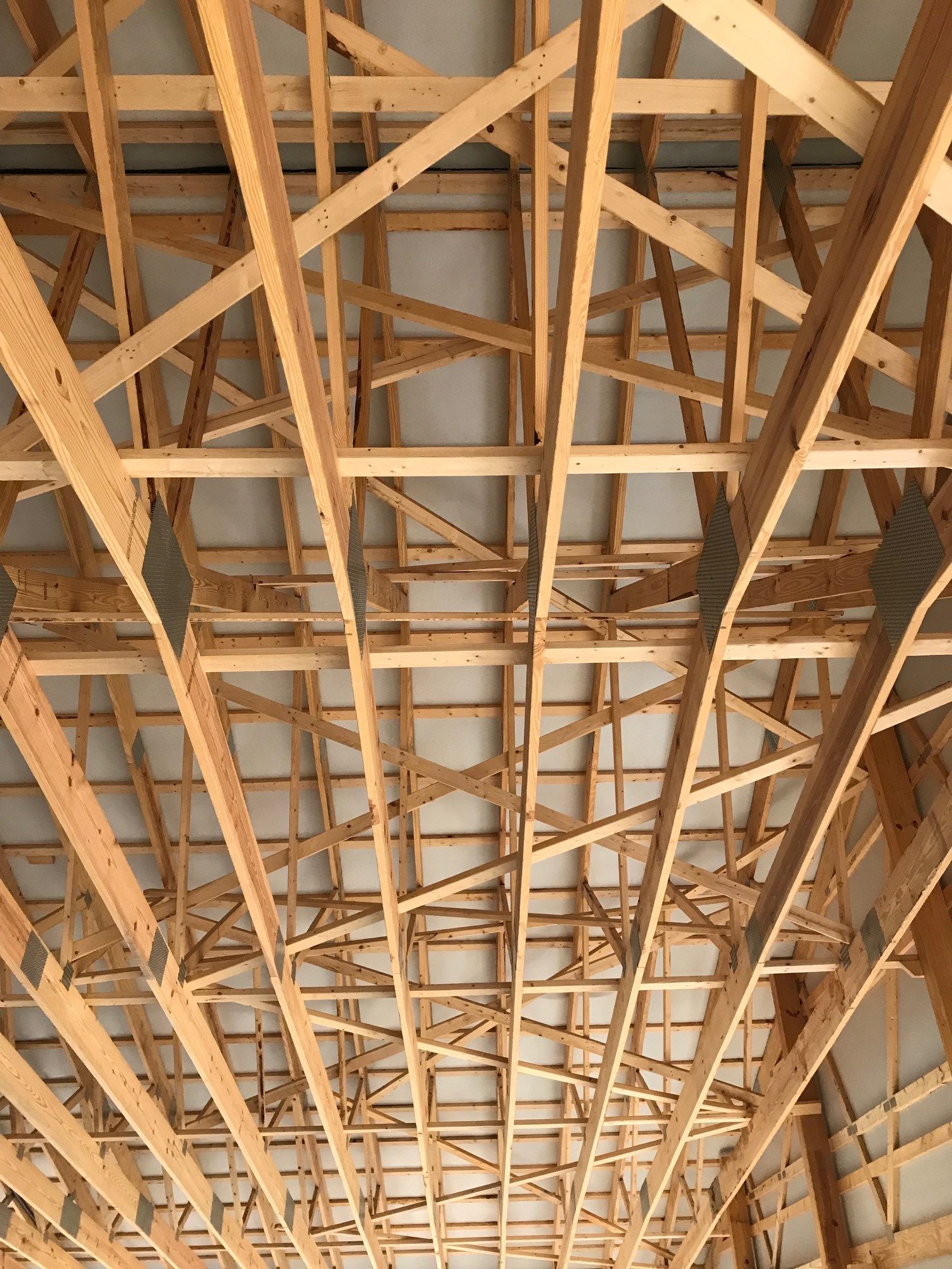 wooden bracing in a new pole building